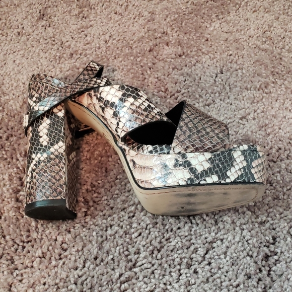 Snakeskin Python Pattern Platform Stacked Heels Shoes - Picture 5 of 6